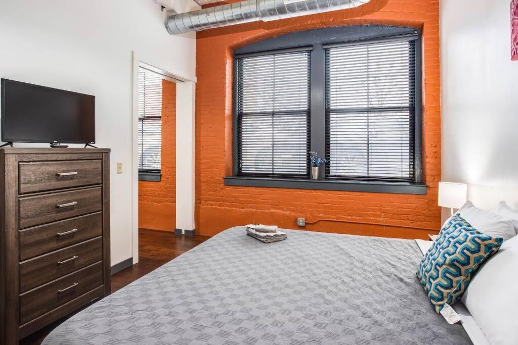 Centric Ny Style Loft W/King Bed Apartment Rochester Exterior photo