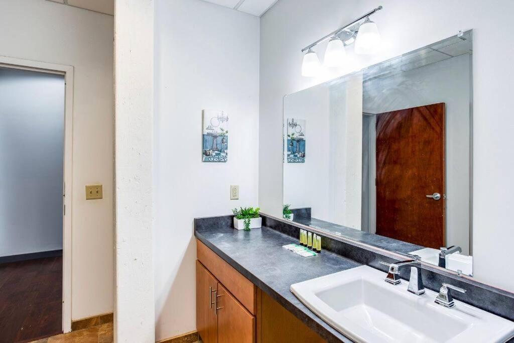 Centric Ny Style Loft W/King Bed Apartment Rochester Exterior photo